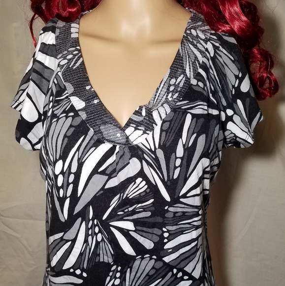 Drama Added V-neck Short Sleeve Print Apt 9 Top - Picture 3 of 8